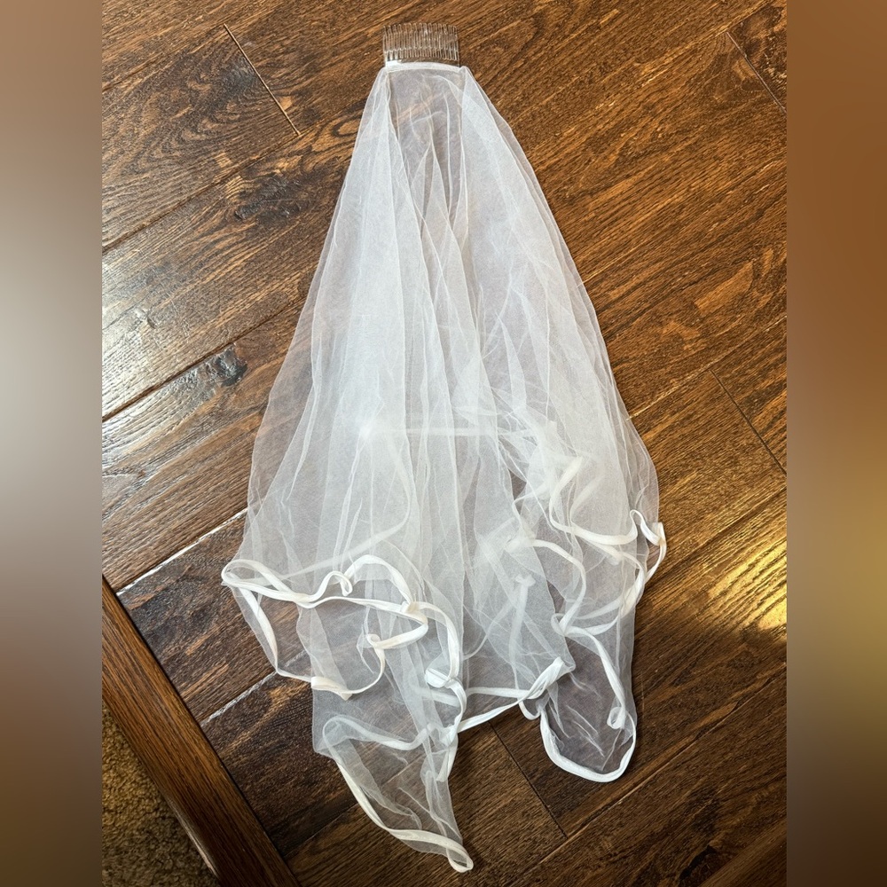 White Sheer Veil perfect for bachelorettes